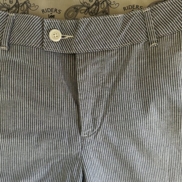 RIDERS by LEE Women’s Waist 19 Pinstripe Capri Pants Straight Leg Stretch-A115 - Picture 4 of 6